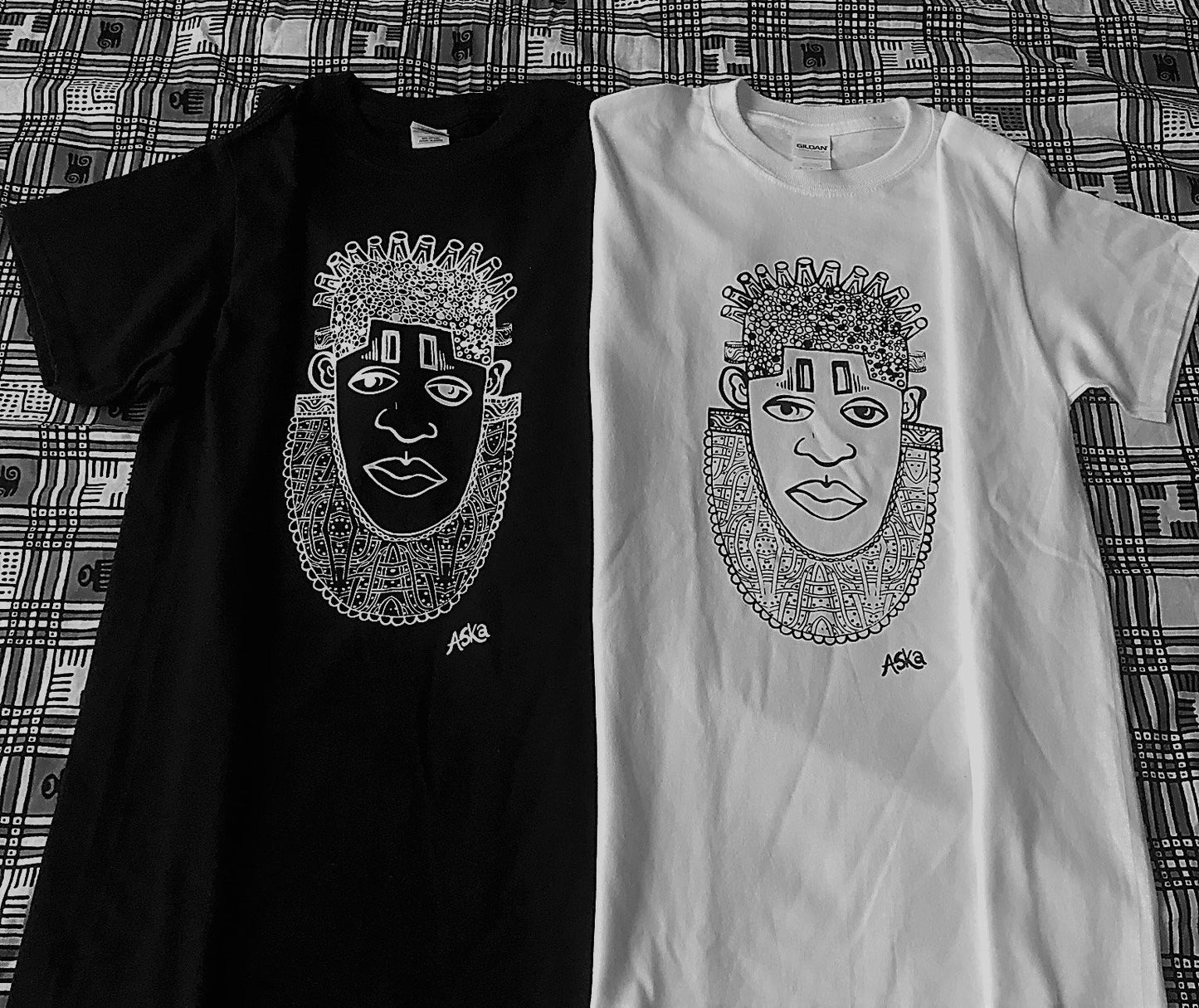 IDIA ART EARTH POSITIVE TEE- WHITE ON BLACK