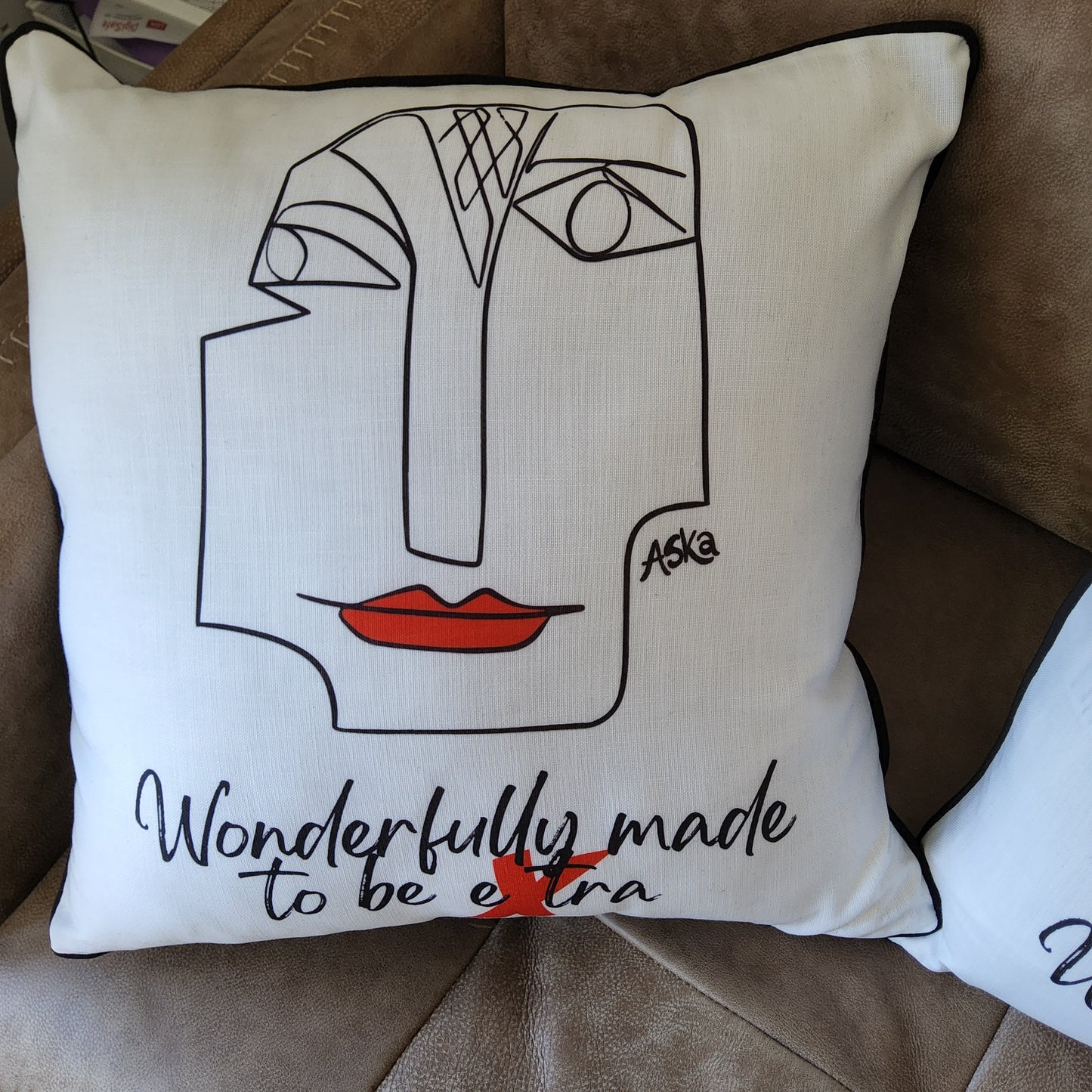 WONDERFULLY MADE TO BE EXTRA REDLIP AFROFUSION CUSHIONS