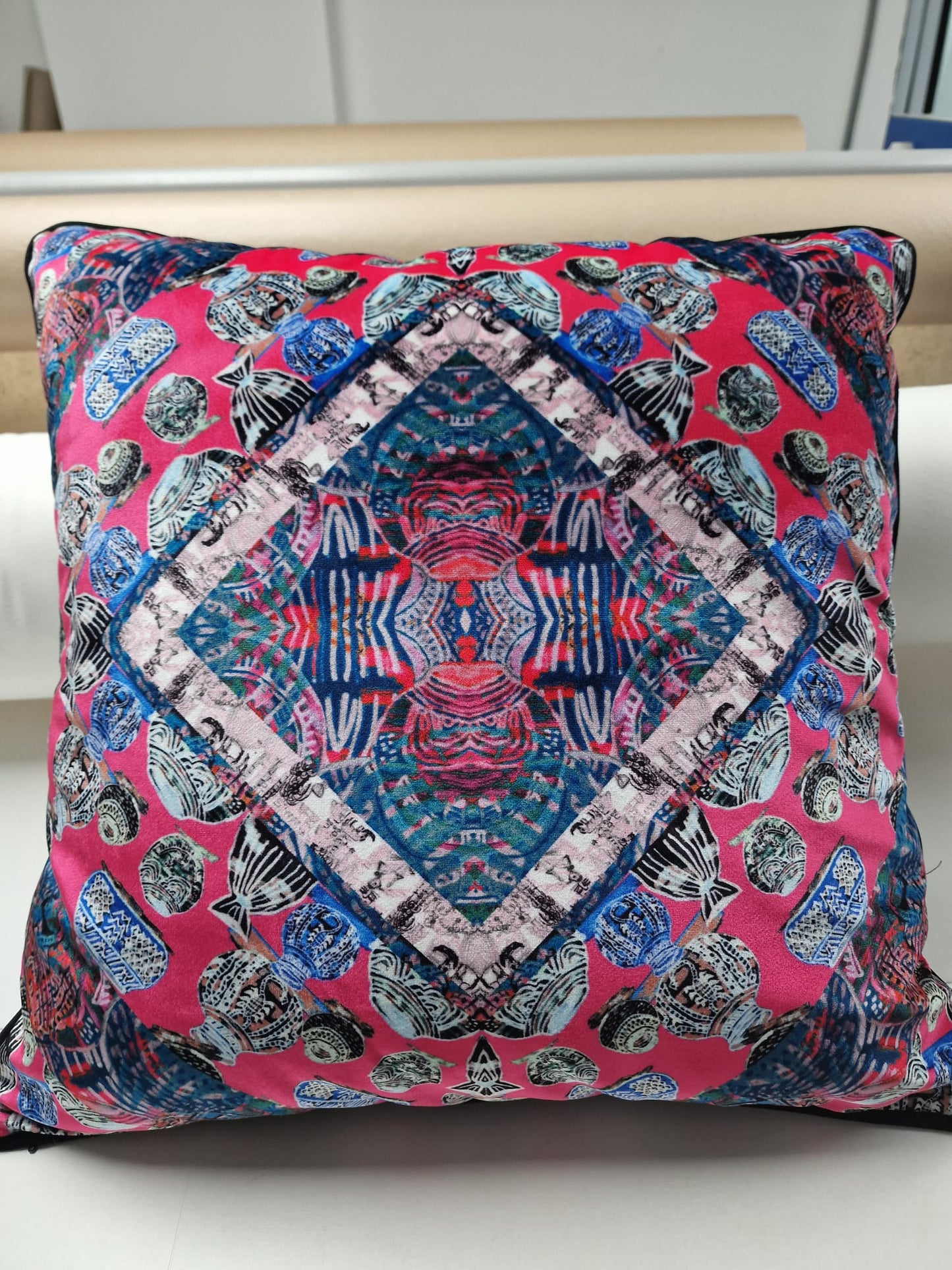 BEAUTIFUL NOSTALGIA COLLECTION 50x50cm CUSHIONS + FREE IDIA/IYOBA GICLEE PRINT