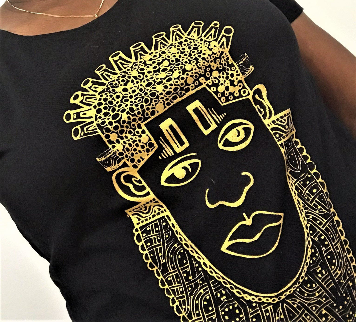 IDIA ART EARTH POSITIVE TEE-GOLD ON BLACK