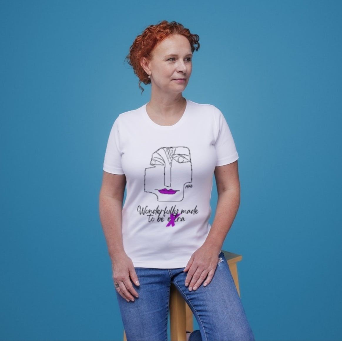 WONDERFULLY MADE TO BE EXTRA - PURPLE LIP ON WHITE ECO TEE-SHIRT