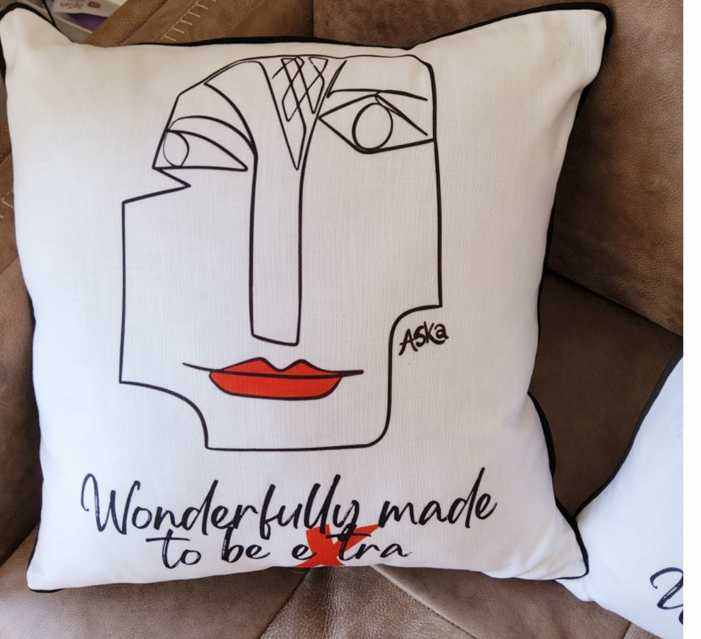 WONDERFULLY MADE TO BE EXTRA REDLIP AFROFUSION CUSHIONS