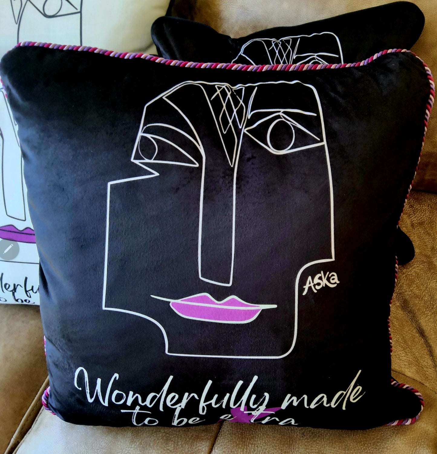 WONDERFULLY MADE TO BE EXTRA PURPLE LIPS ON BLACK CUSHIONS