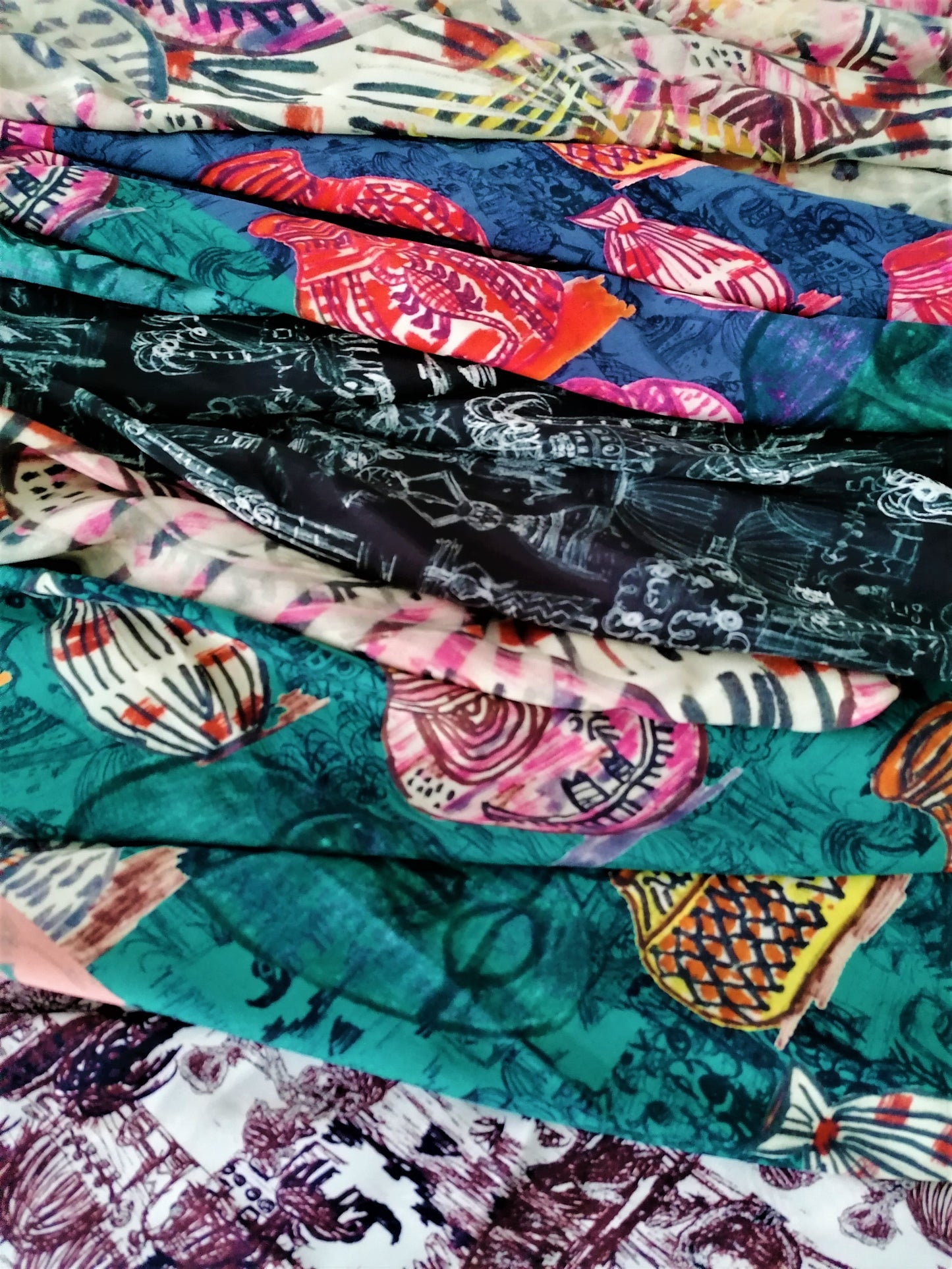 BEAUTIFUL NOSTALGIA CREPE DE CHINE SCARF